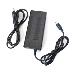 Oplader voor de interne accu van de Navee V40 elektrische scooter  - 1 Oplader voor de interne accu van de Navee V40 elektrische