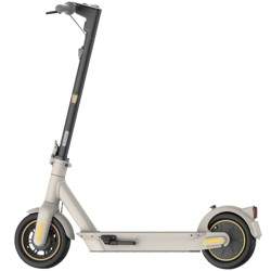 Ninebot KickScooter MAX G30LE II progettato da Segway - 40 km di autonomia. Segway - Ninebot - 6 - Telaio più robusto, più largo